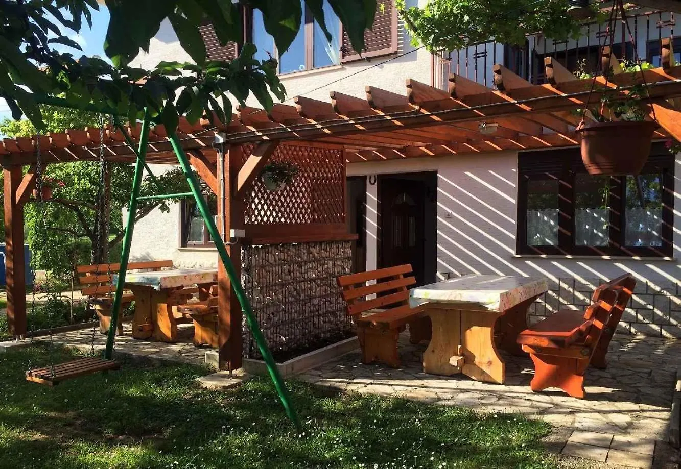 Apartments In Novi Vinodolski 35132 0*,